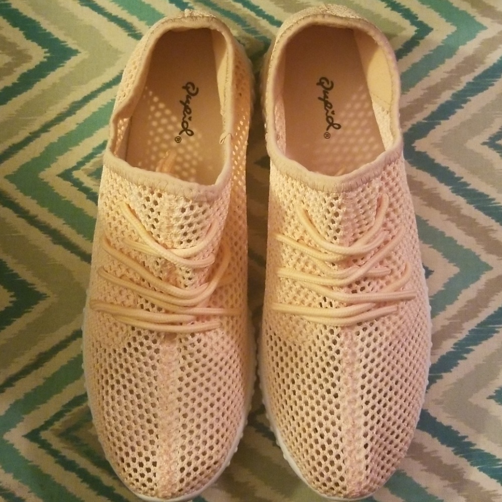 Shoes - Picture 2 of 6